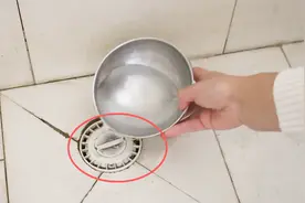 食盐倒进下水道里，没想到还有这妙用，一年能帮你省下不少钱视频封面