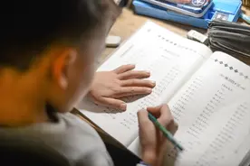 一年级孩子要求5分钟100道算术题，提高演算速度，分分钟解决图片