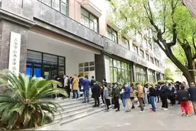 快来围观疫情下法考第一个领证的过儿！还有更幸运的……图片