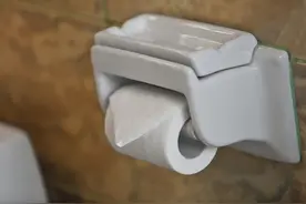七度空间卫生巾里现针头，谁是谁非？图片
