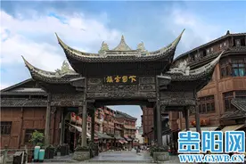 暖心！支持“国货之光”贵州一景区穿“鸿星尔克”运动鞋免门票图片