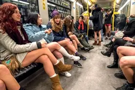 俄罗斯的女性到底有多开放?到地铁里逛一圈，谁能顶得住？图片