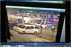 行人横穿马路被撞身亡，司机被认定全责，出狱了仍想不明白：一百多米外有斑马线，难道对方没有一点责任？图片