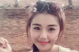 85后模特安天天:一秒一张照片,靠老年装日拍2000件衣服,已买6套房图片