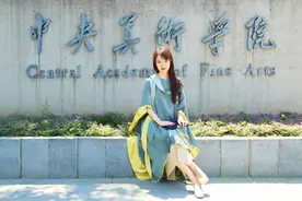 九大美院“学士服”美上热搜！设计也太绝了，网友：羡慕哭了图片