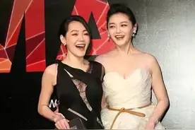 大小S不愧是“性感尤物”，礼服PK，曼妙的身材也十分吸睛图片