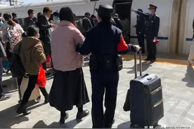 【学习雷锋精神】三门峡南站派出所：“警察同志，这儿有人晕倒了！”图片