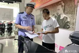 交警蜀黍拍了拍“你” 注意！驾驶“电驱动”摩托车需要驾驶证图片