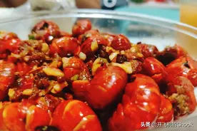教你做麻辣龙虾尾，不用加水，只要一罐啤酒，鲜香过瘾，太好吃了图片