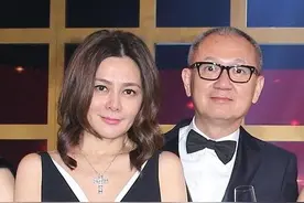 关之琳前夫拥百亿身家，被曝下月开拍卖会，一瓶洋酒收藏值七千万图片
