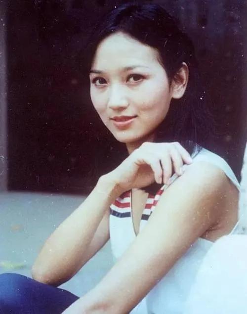 赵雅芝的传奇情史，因私藏情书导致婚姻破裂，再婚后赢得幸福人生