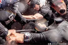 别让“皮孩子”变成“小臭宝”！夏季戴表的男人们小心了图片