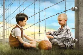 《穿条纹睡衣的男孩》图片