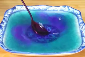 星空梦幻冰粉这样做太神奇了，一搅一和，颜色瞬间变化，太漂亮了图片