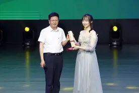 夏木成荫，红梅怒绽|郑州中学举行2021届国际班毕业典礼图片