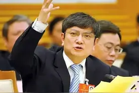 郑强怼出国留学生：祖国培养你，你却远走高飞，培养不是白搭了吗图片