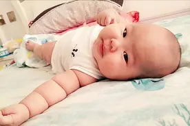 满100天的宝宝，会给爸妈带来5个成长惊喜，正确护理娃健康更聪明图片