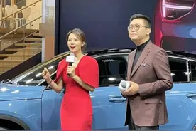 高圆圆也有架子了？出行雇几十个保镖阵仗大，浓艳打扮却难敌老态图片