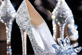 有哪个女孩不想成为灰姑娘，穿上完美的水晶鞋，时尚又实用的鞋子图片