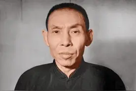 杜月笙：朋友向你借钱，不要急着拒绝，聪明人会借两种钱出去图片