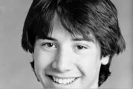 15个名人出名前的照片，朱莉16岁、巨石15岁、拜登26岁图片