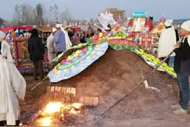 古人出殡，让长子摔瓦盆，习俗流传千年至今，其中有什么讲究？图片