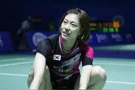 不舍！羽坛又一女神宣布退役，曾是双打世界第一，颜值与球技兼具图片