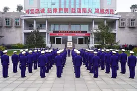 六盘水消防举行新入职消防员欢送仪式图片