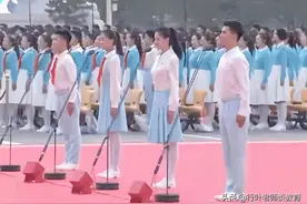 来自中国传媒大学的她，成为四名领诵最耀眼的人，网友怒赞不断图片