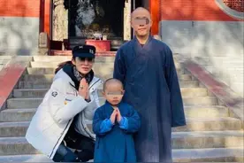 52岁星女郎张敏瘦脱相，脸颊凹陷似"骷髅"，筷子腿比胳膊细图片