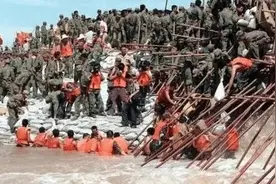7岁女孩为在洪水中活命，抱着树干水里坚持了9个小时，结果如何？图片