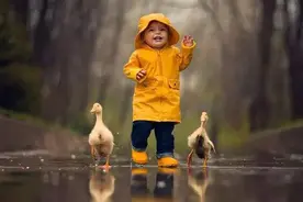 夫妻间要是不避孕，究竟能生多少个孩子？这两个家庭给你答案图片