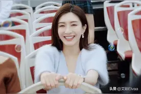 江疏影露天大巴上玩泡泡，穿马海毛针织衫变邻家姐姐，看谁说她老图片