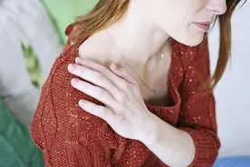 如何缓解肩周炎？每天按摩这几个穴位，让你远离肩周炎图片