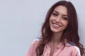 欧美女孩也喜欢骨感！她身高172，腰细腿长，身材符合大众审美图片