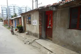 农村换亲：为了哥哥娶到媳妇，妹妹嫁给了又矮又丑的男人图片