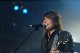 知道凭什么让我们喜欢伍佰的歌吗？因为他的每一首歌都很经典图片