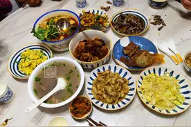 在新家做饭招待家人，做了7菜一汤，饭前姐姐一句话让我感触颇多图片