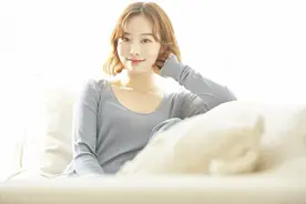 女人单身久了，渴望被追求时，会主动释放这3种信号图片