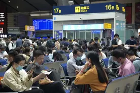 国庆长假，看到前方摄影师拍的这些照片，我不厚道地笑了图片