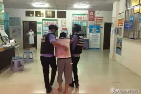 一男子黑夜回家途中胃疼难忍  路管员警灯照亮前路送医止痛图片