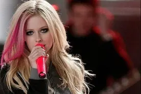 传奇天后20年美貌依旧！两度潇洒离婚，富豪和小奶狗都爱她图片