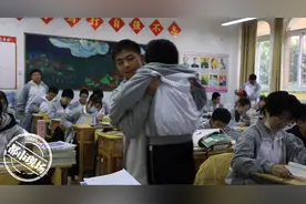 赣州：太暖了！16岁“脆骨病”男孩成了全班的团宠图片