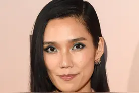 冈本多绪出席美剧首映，一袭长裙冷艳端庄，“亚洲清新面孔”代表图片