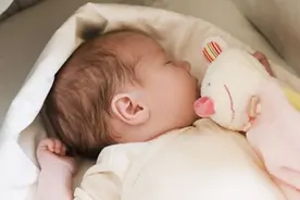 新生儿常见的4种“不正常”的生理现象，不去医院，在家就能处理图片