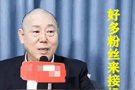 拼大腕？90后男星纷纷雇保镖、假接机，网友炮轰：有没有点真货图片