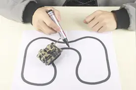 划线感应玩具小坦克，你画哪里跟着走哪里，带你找回童年的乐趣！视频封面