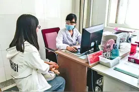 16岁少女痛哭：“不是说第一次不会怀孕吗？”医生：爸妈没教？图片