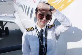 17岁学开飞机，26岁成世界最年轻女机长，这个成都美女真牛图片