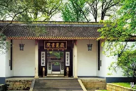 凭什么300米的岳麓山，不高不奇不秀丽，还能成为5A景区？图片